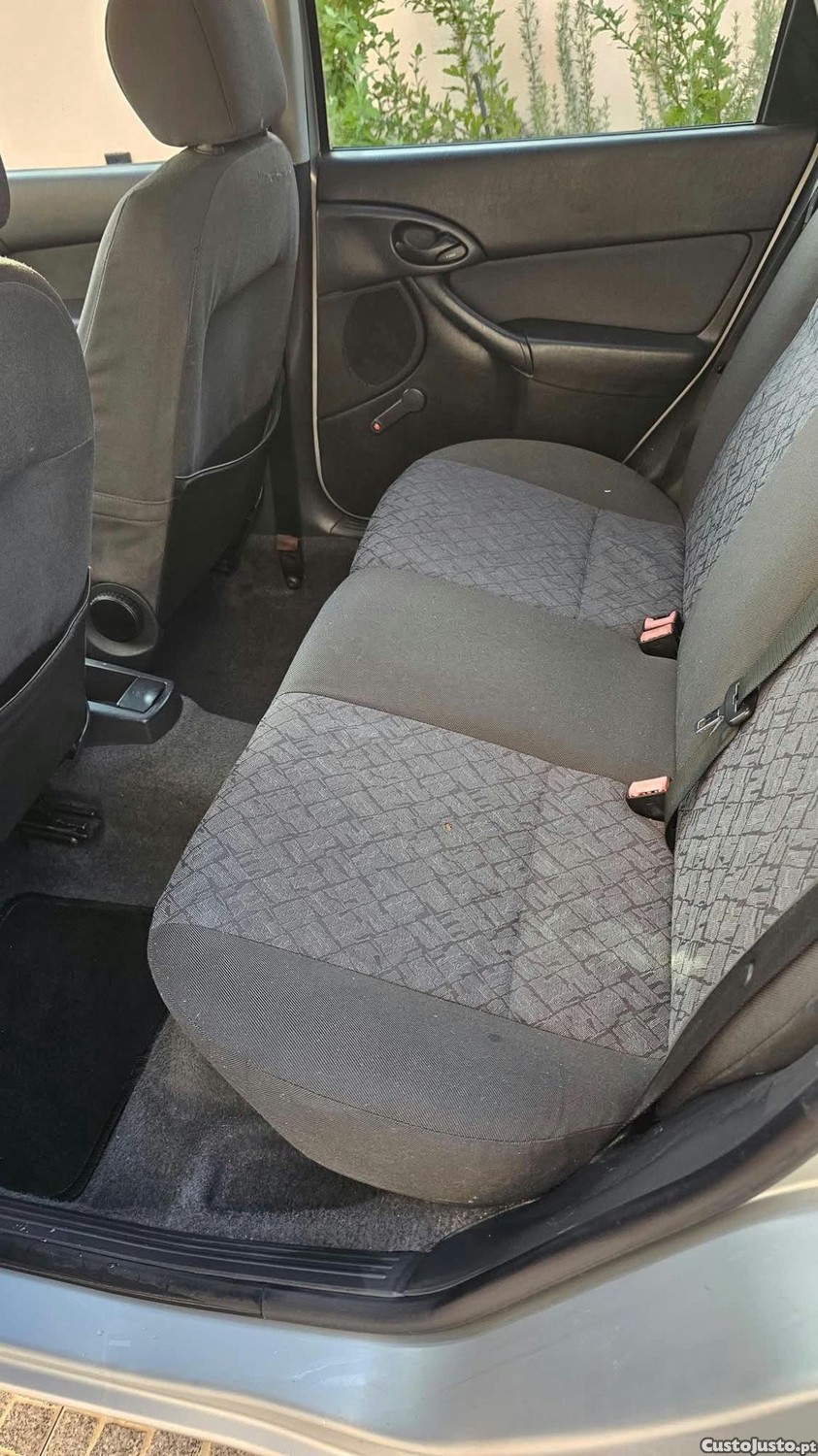 Ford Focus 1.4 — fotografia 6