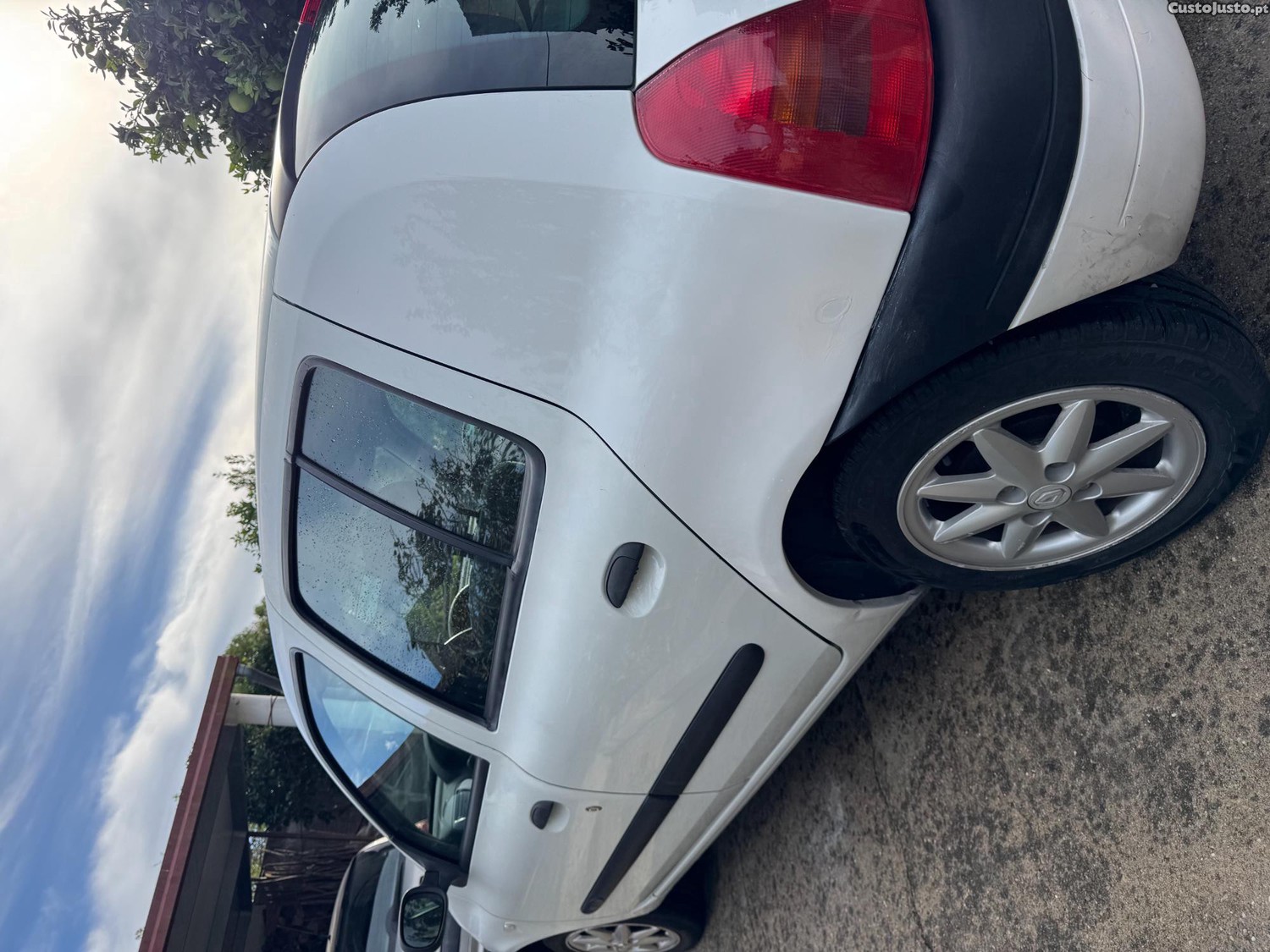 Renault Clio - Clio - 00 foto 2