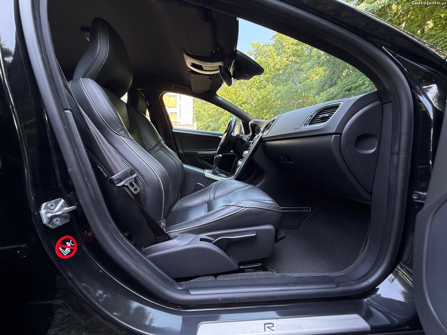 Volvo S60 2.0 D4 R-Design - 14 foto 5