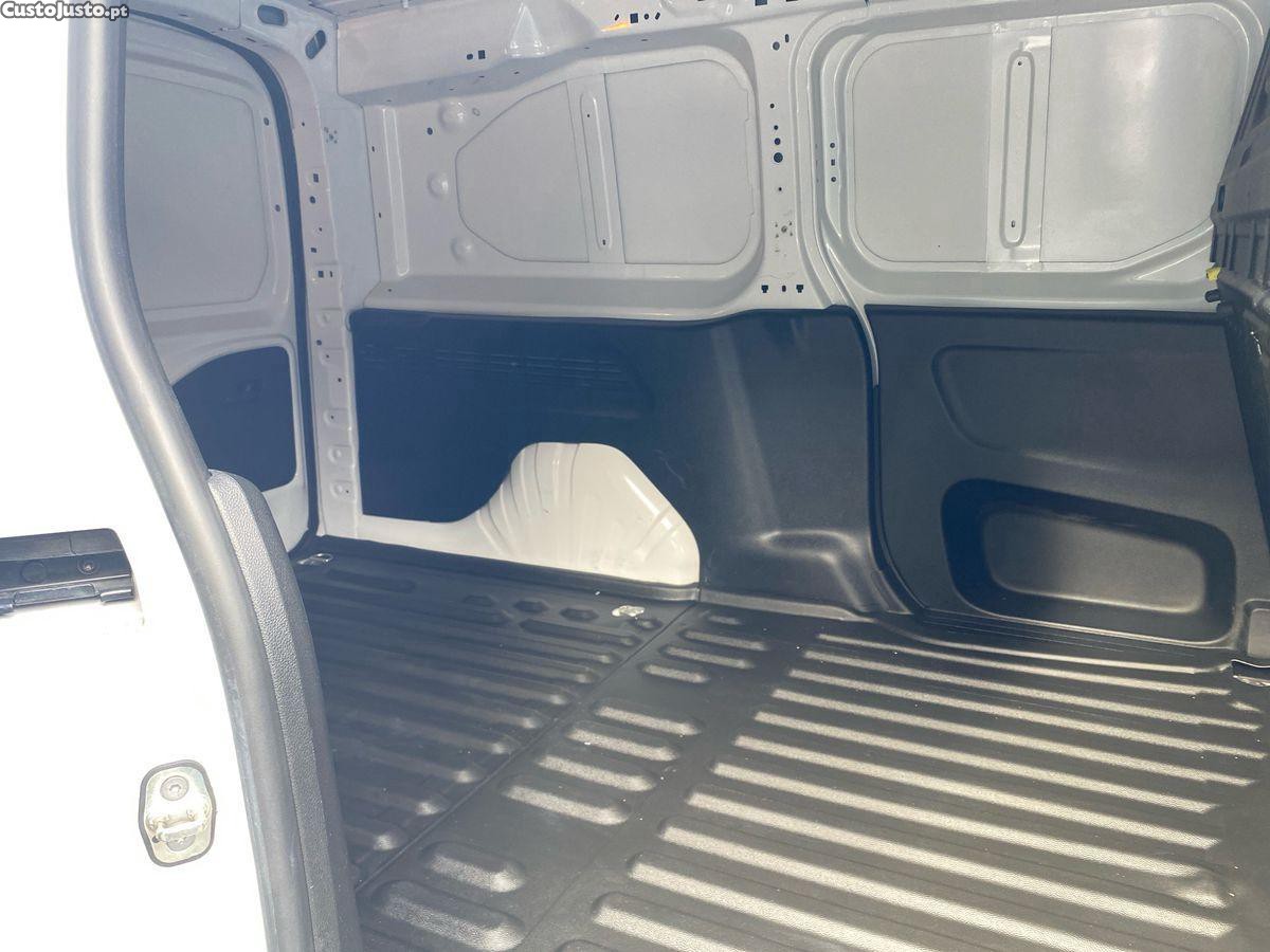 Toyota Proace City 1.5D L2 Comfort — fotografia 6