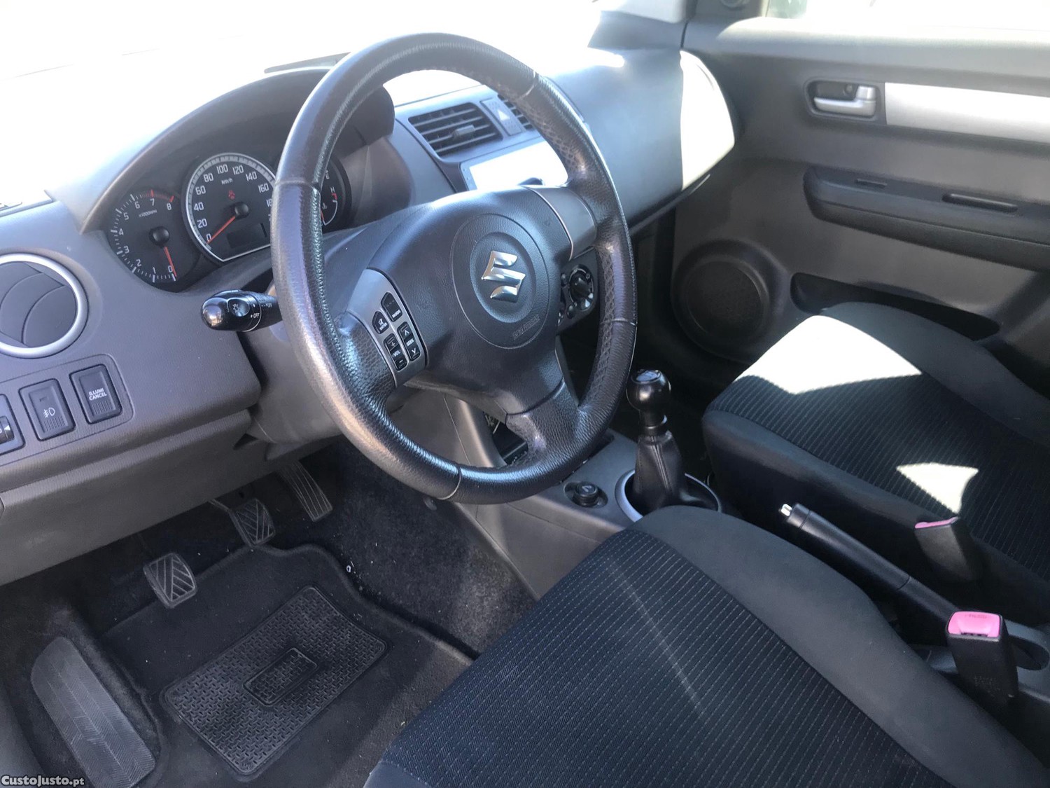 Suzuki Swift 1.3 Confort — fotografia 6