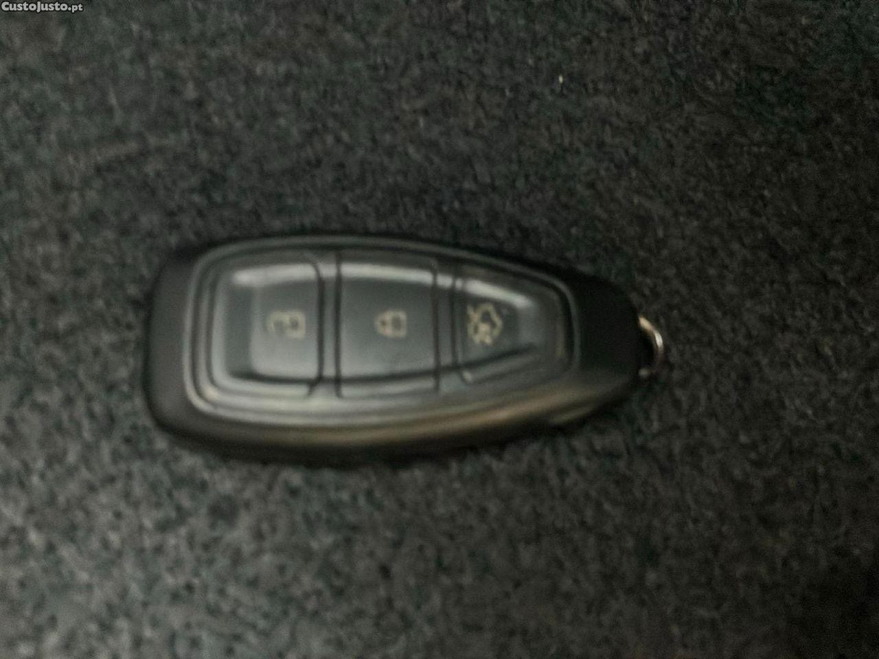 Ford Focus 1.0 EcoBoost MHEV ST-Line — fotografia 2