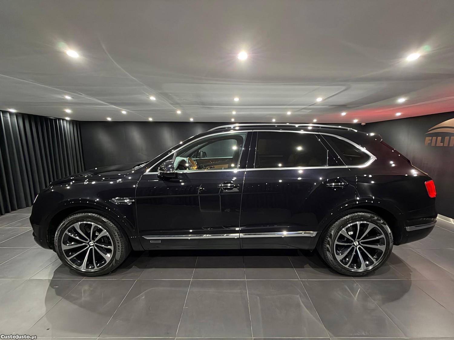 Bentley Bentayga 4.0 V8 - 17 — photo 4