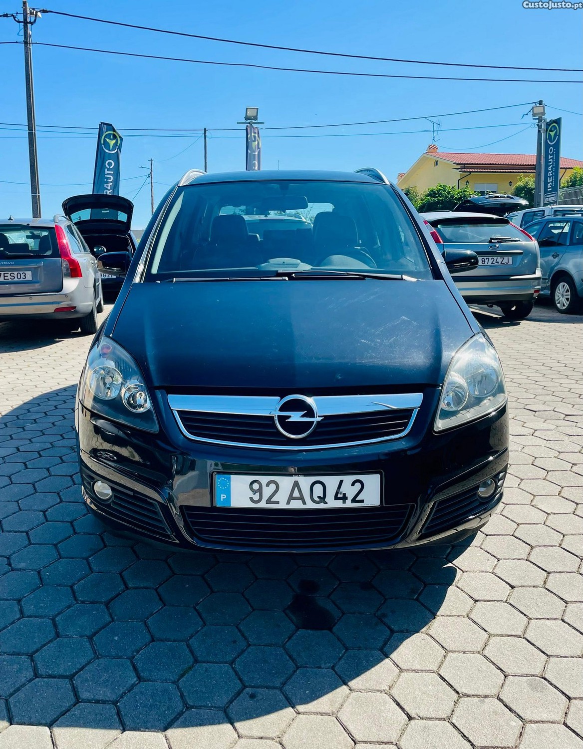 Opel Zafira 1.9 CDTi Cosmo - 05 foto 5