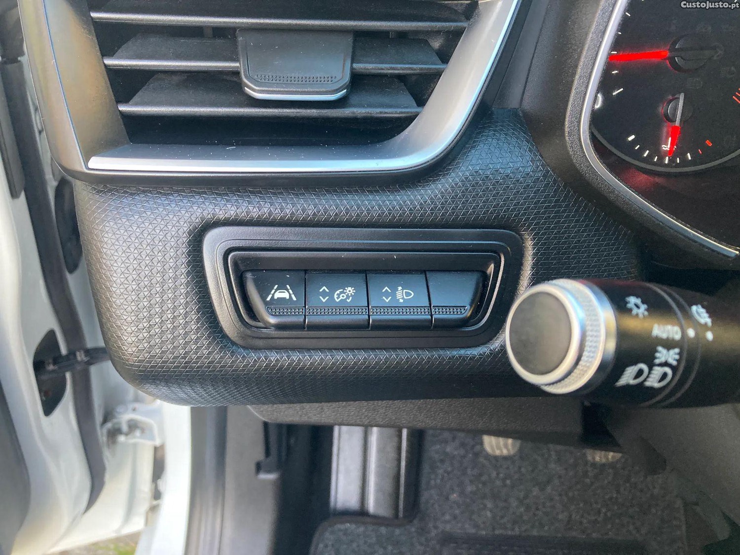 Renault Clio 1.0 TCe Evolution — fotografia 16