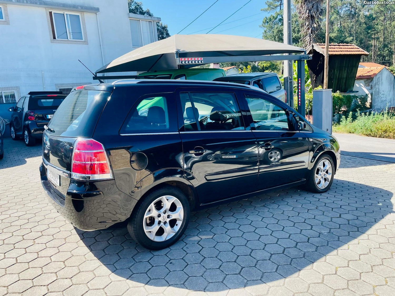 Opel Zafira 1.9 CDTi Cosmo - 05 foto 4
