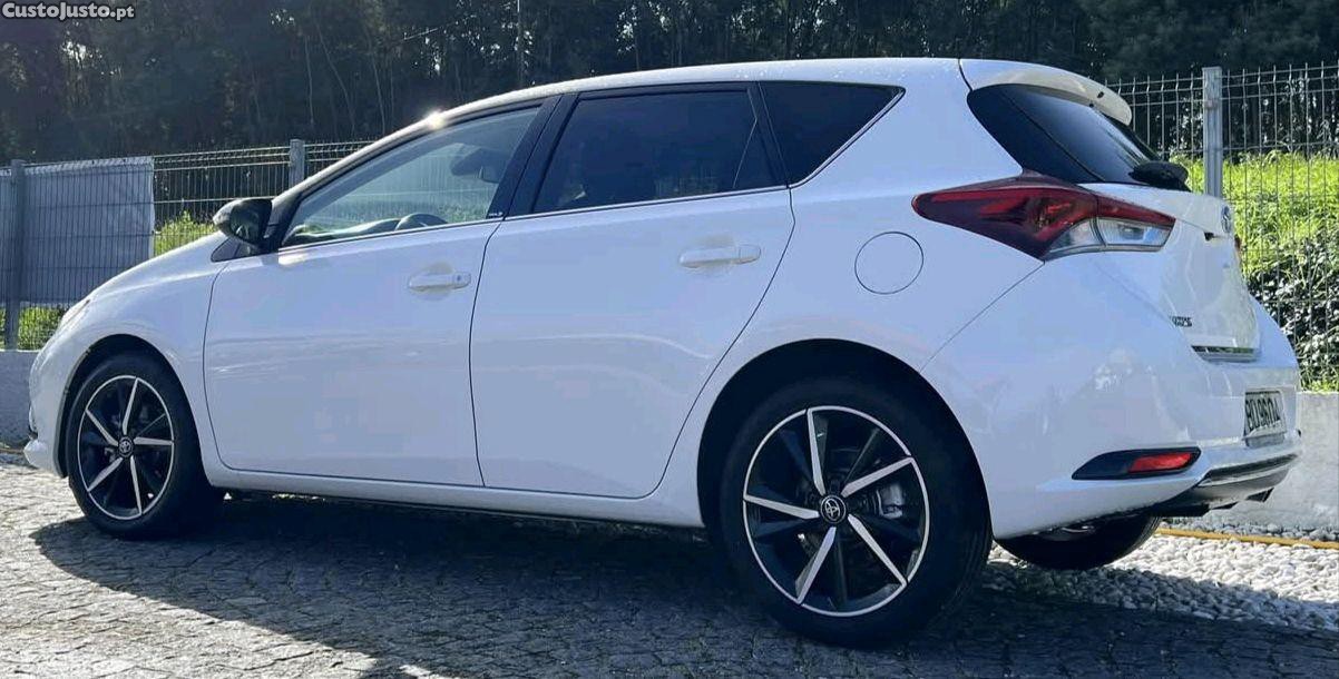 Toyota Auris 1.2 Turbo — fotografia 9