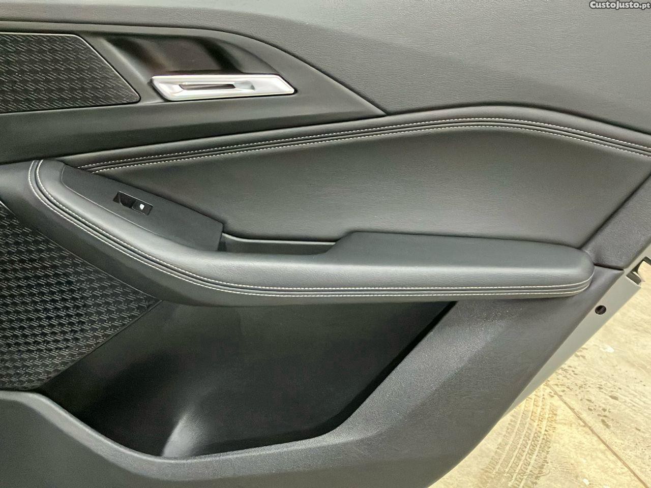 BMW 218 Active Tourer d Pack M Auto — fotografia 2