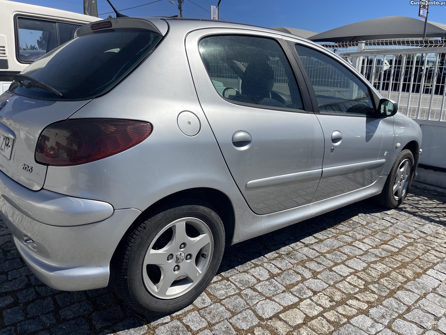 Peugeot 206 Hdi 5 lug. 2005 - 05 foto 2