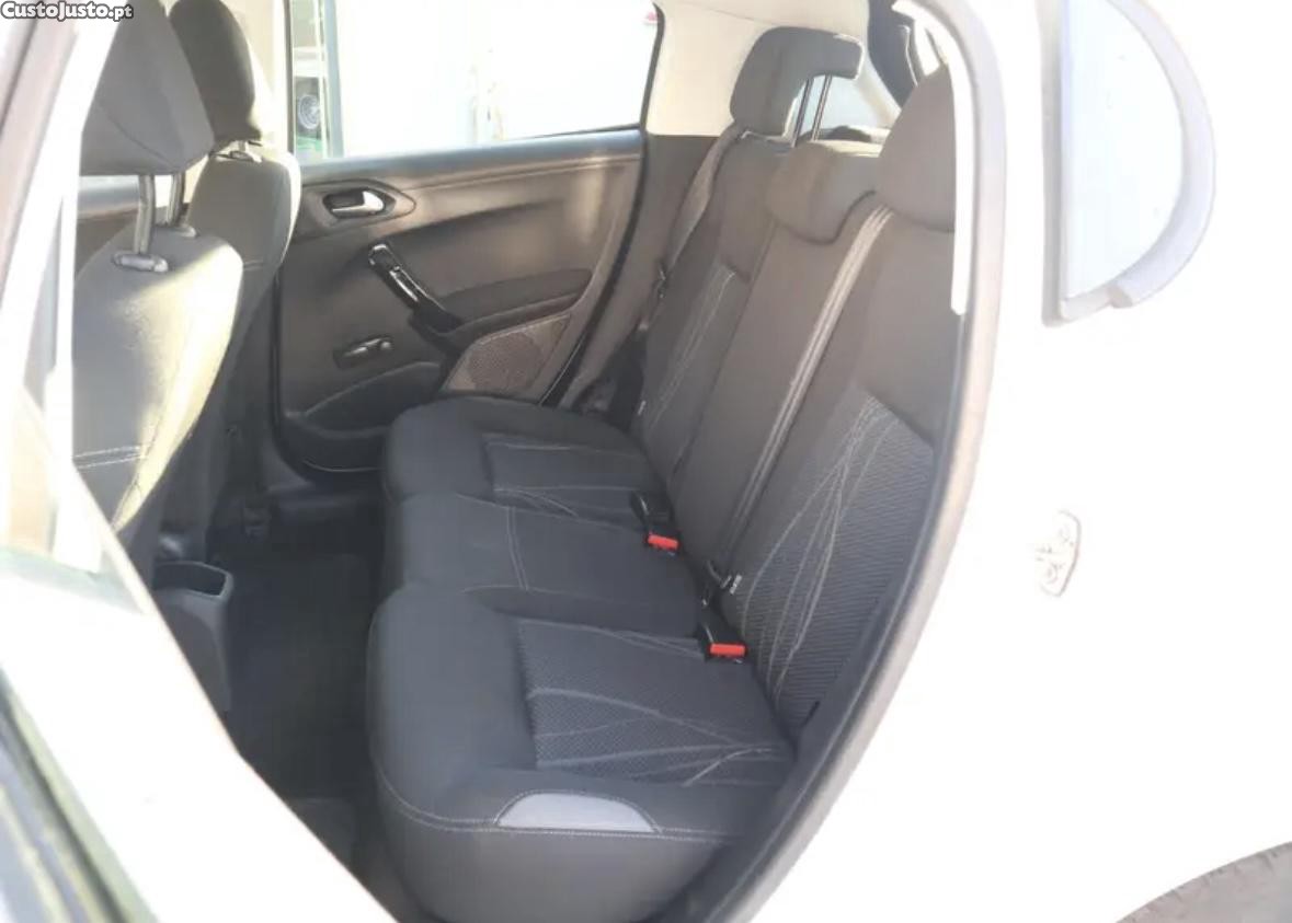 Peugeot 208 1.2 - 13 foto 5
