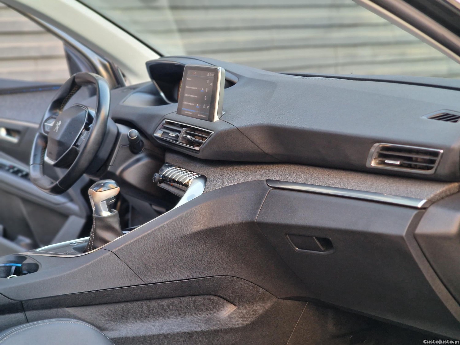 Peugeot 5008 1.2 Puretech Allure teto panoramico — fotografia 7