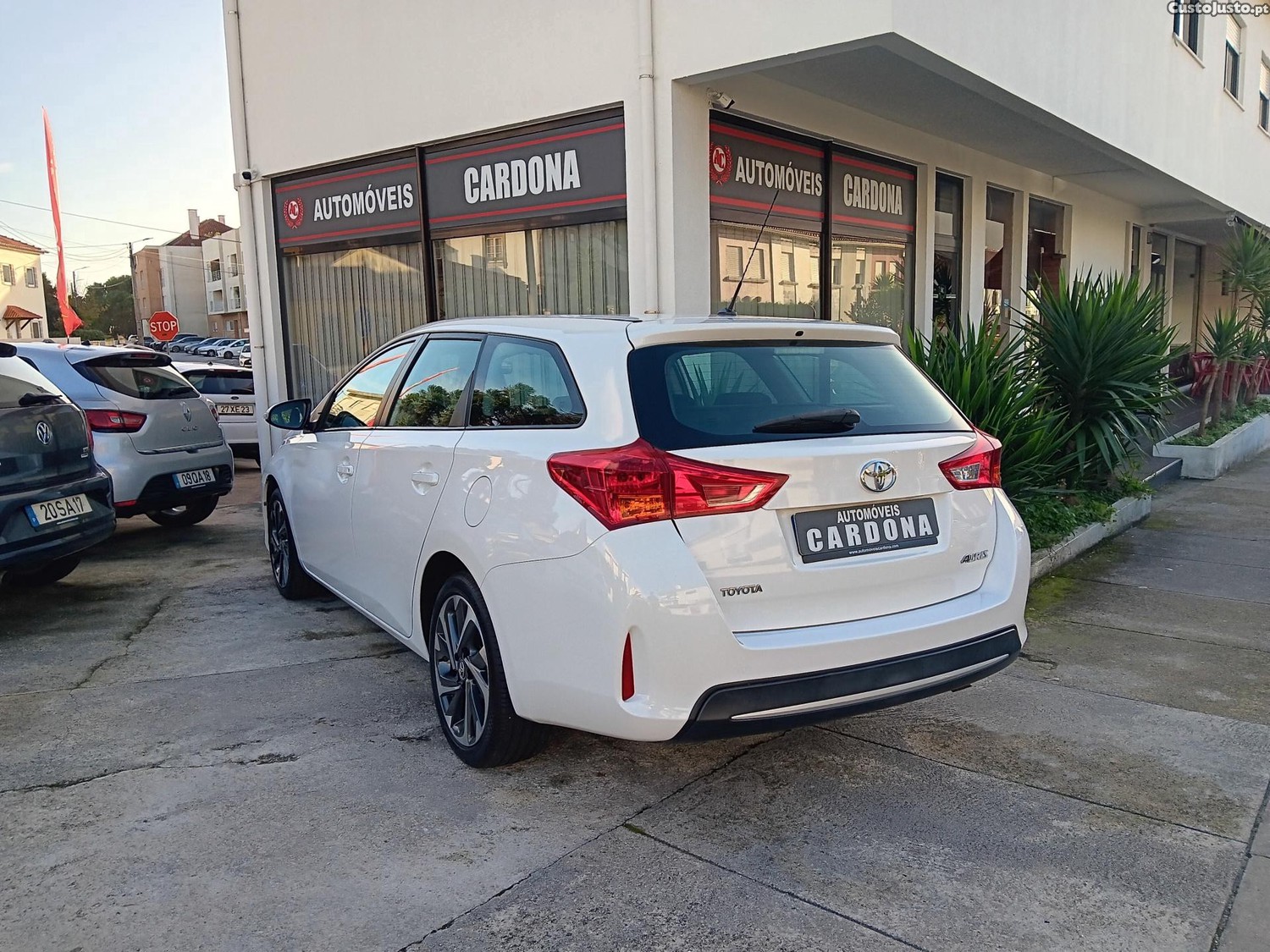 Toyota Auris Touring Sports 1.33 VVT-i 100cv - 14 — photo 2