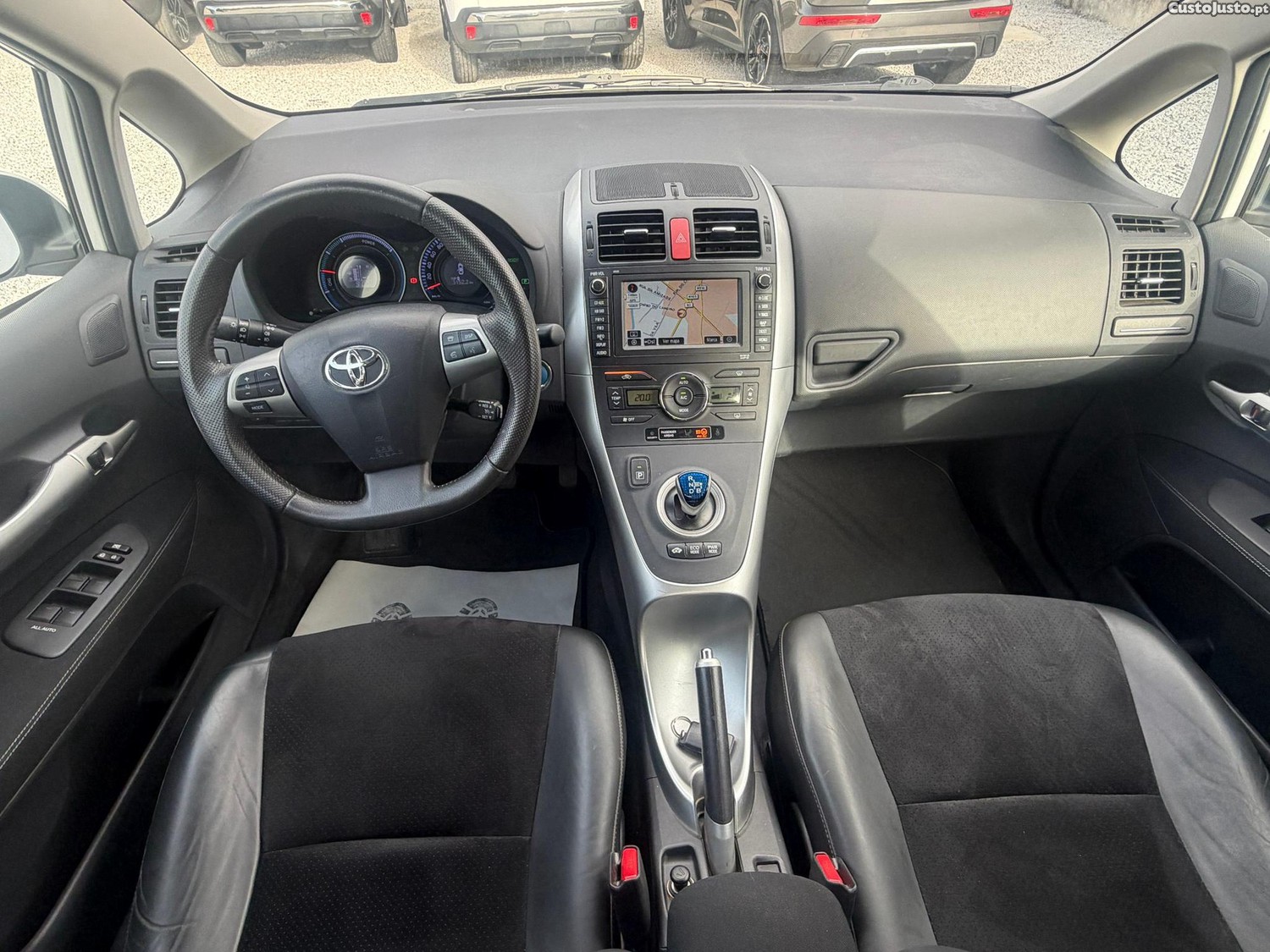 Toyota Auris 1.8 HSD Comfort +P.Sport+Navi — fotografia 9