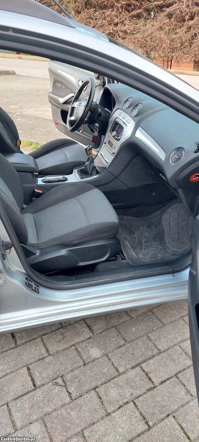 Ford Mondeo 1.8 tdci — fotografia 3
