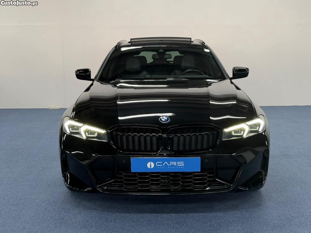 BMW 330 e Touring Pack M Aut — fotografia 18