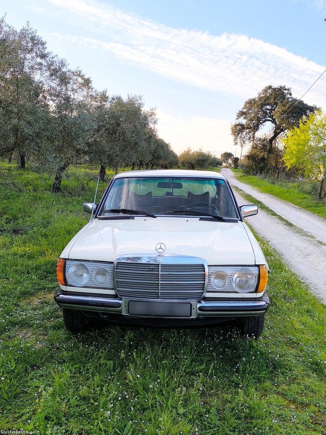 Mercedes-Benz  W123 200D foto 3
