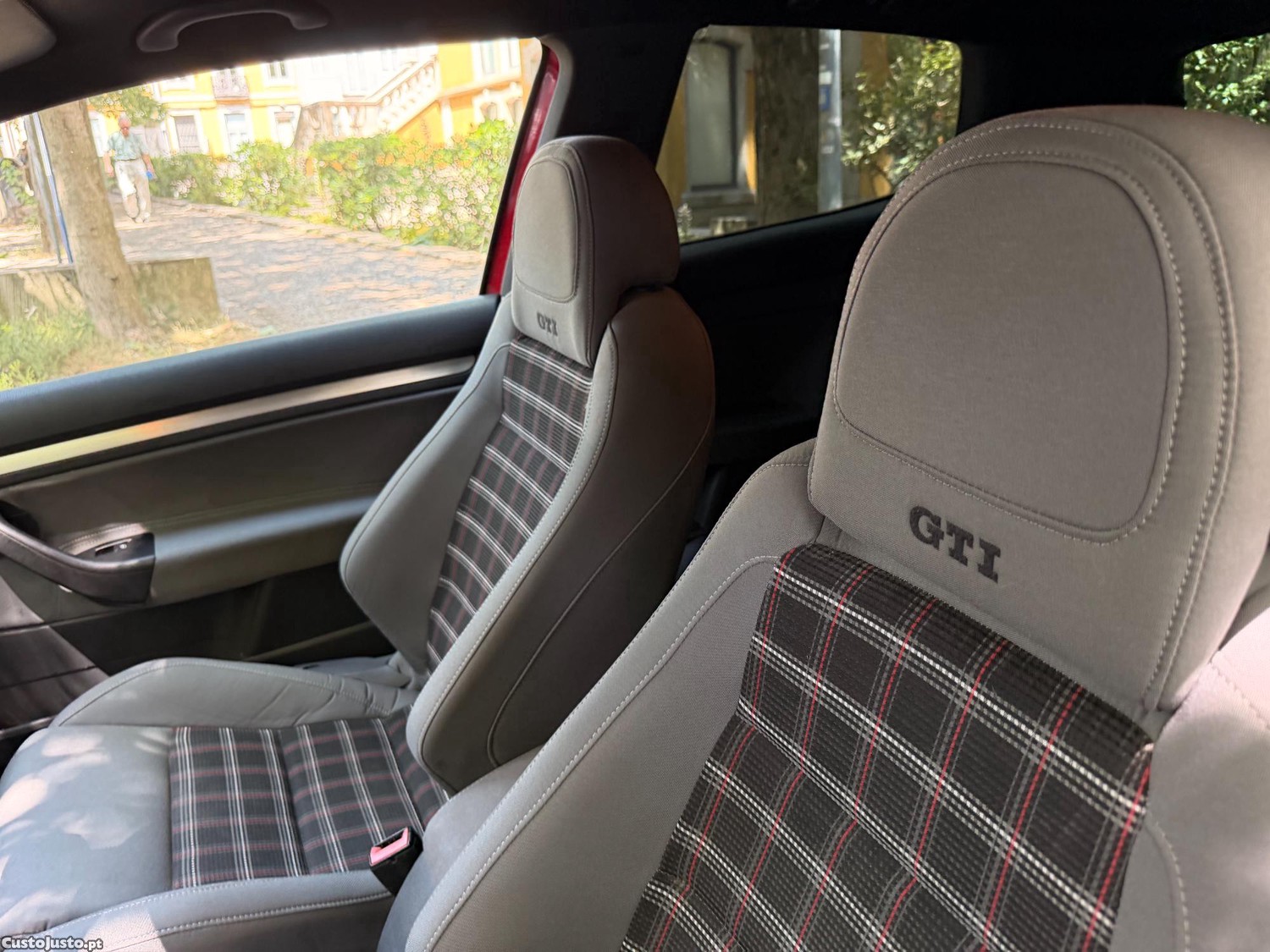Volkswagen Golf 2.0 GTi — fotografia 12
