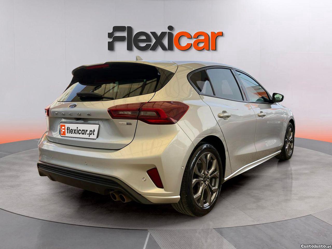 Ford Focus 1.0 EcoBoost MHEV ST-Line — fotografia 13