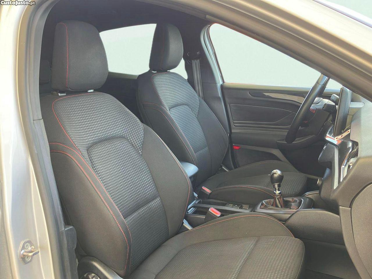 Ford Focus 1.0 EcoBoost MHEV ST-Line — fotografia 5