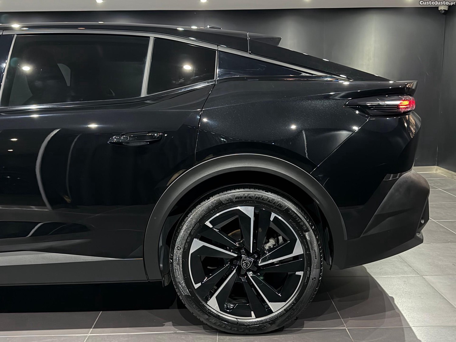 Peugeot  1.2 Hybrid GT e-DCS6 - 25 — photo 5