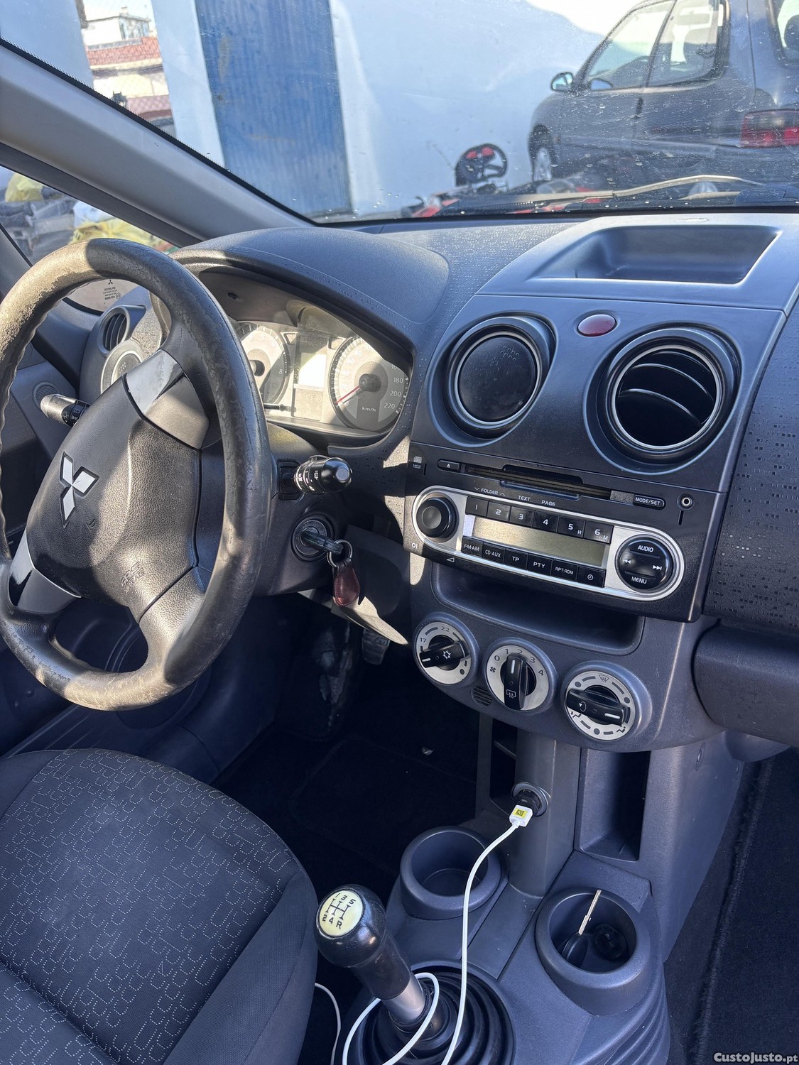 Mitsubishi Colt Confort — fotografia 9