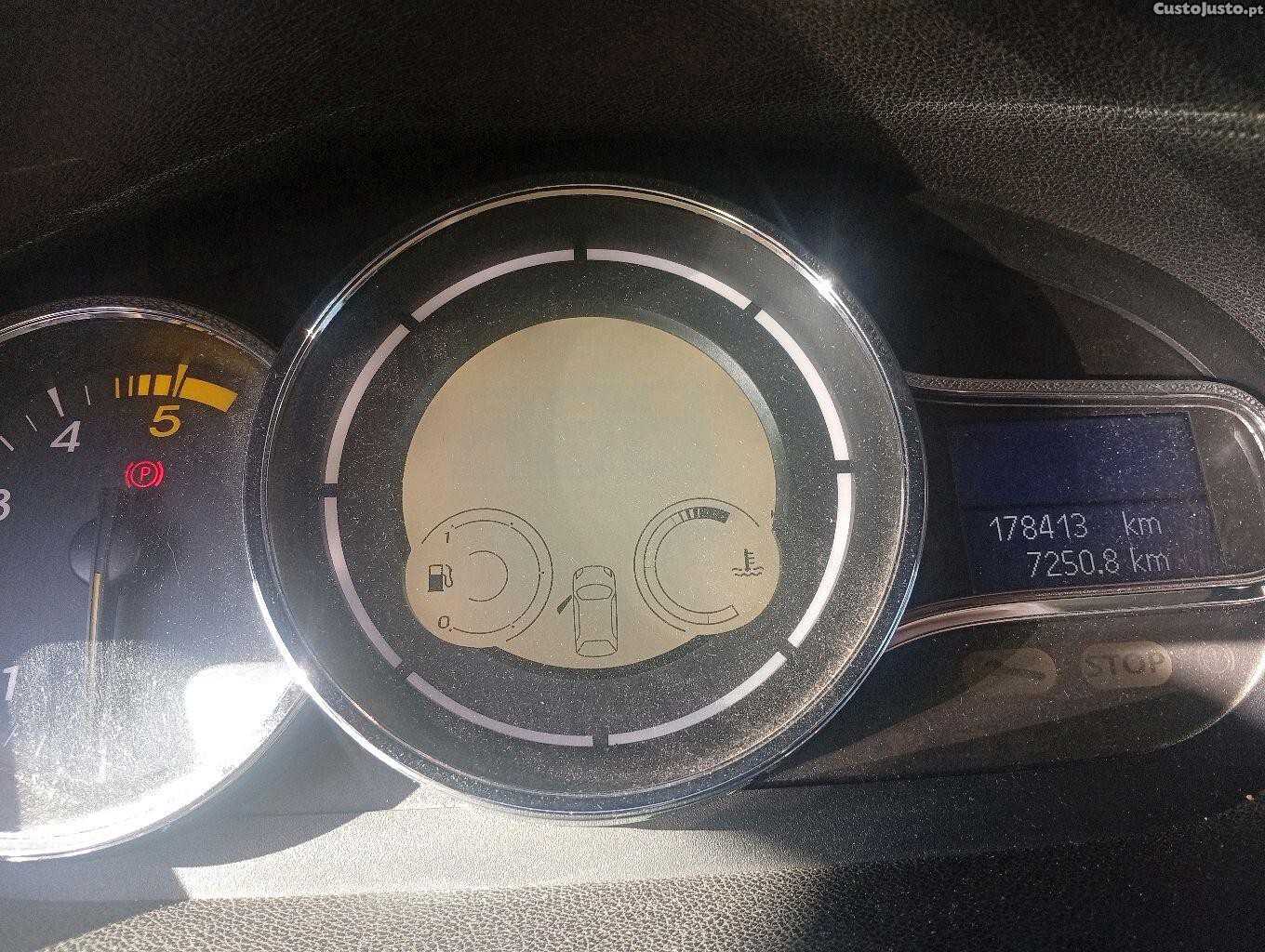 Renault Mégane 1.5DCi dynamic SS - 09 foto 5