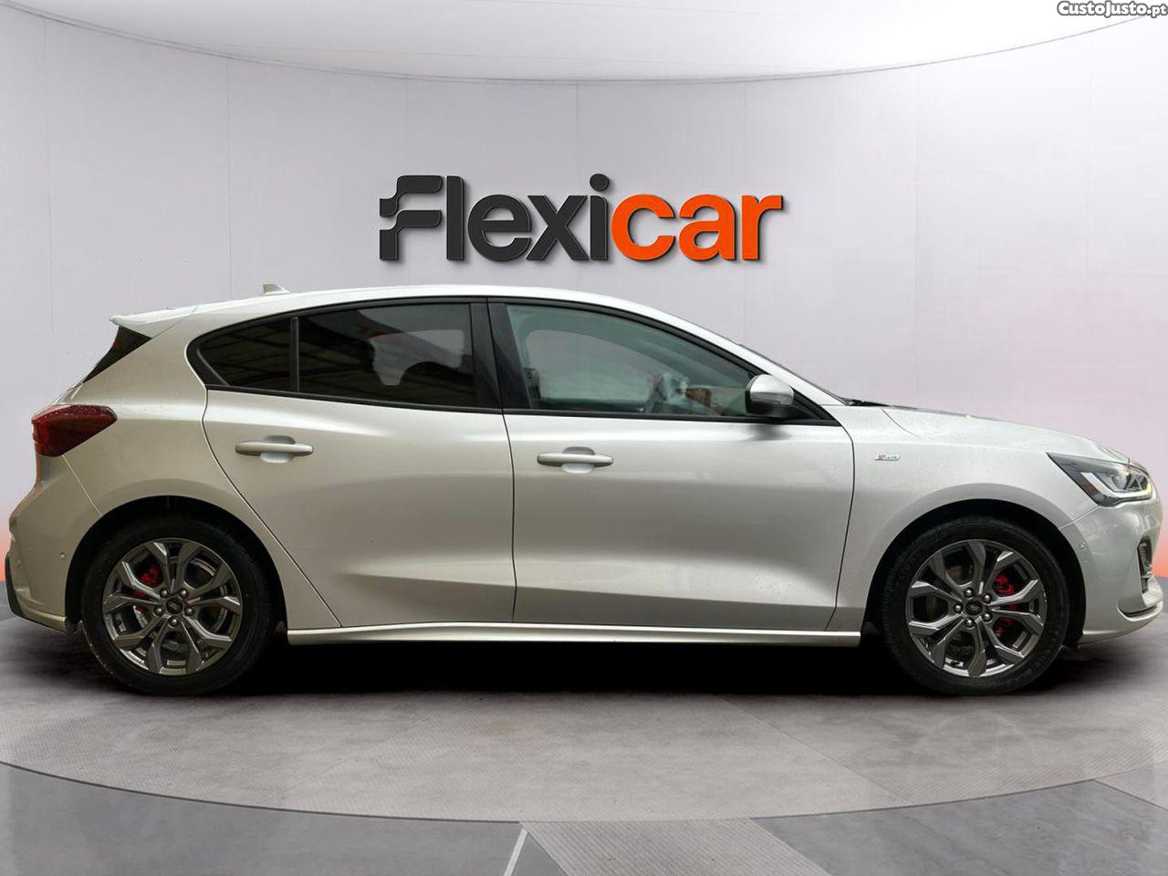 Ford Focus 1.0 EcoBoost MHEV ST-Line — fotografia 12