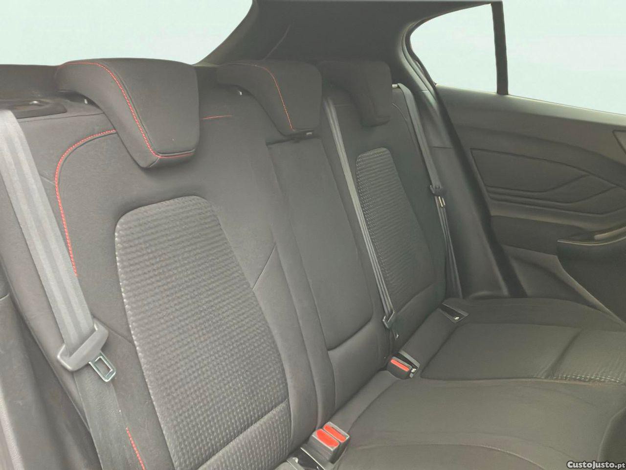 Ford Focus 1.0 EcoBoost MHEV ST-Line — fotografia 6