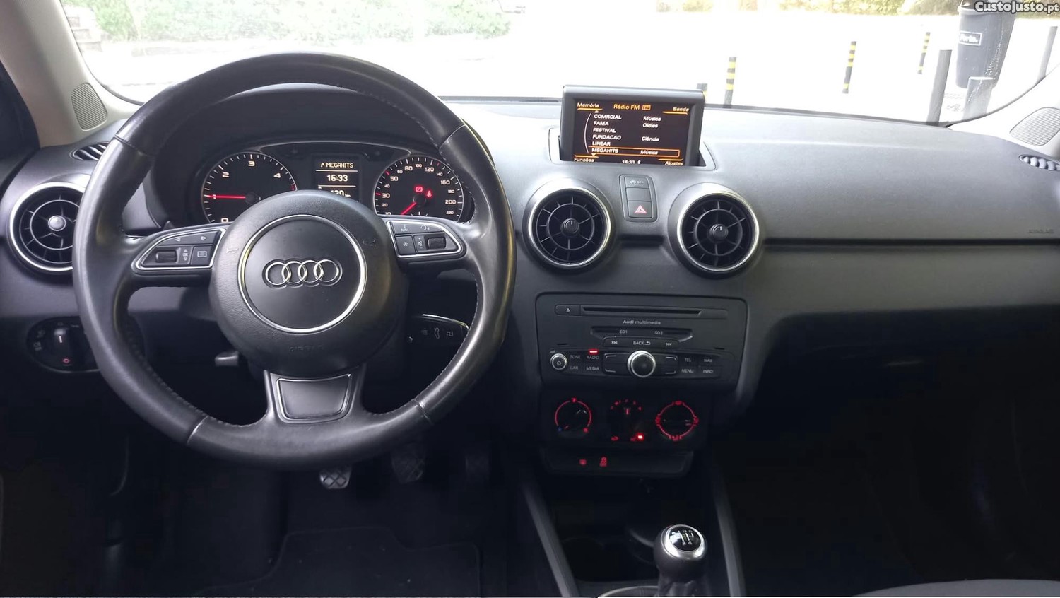 Audi A1 Sportback 1.6Tdi 90cv Nacional c/ livro revisoes — photo 2