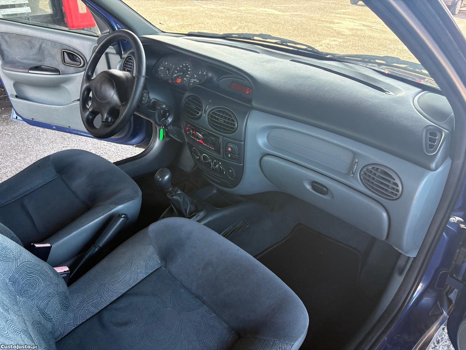 Renault Mégane 1.4 Symbol — fotografia 11