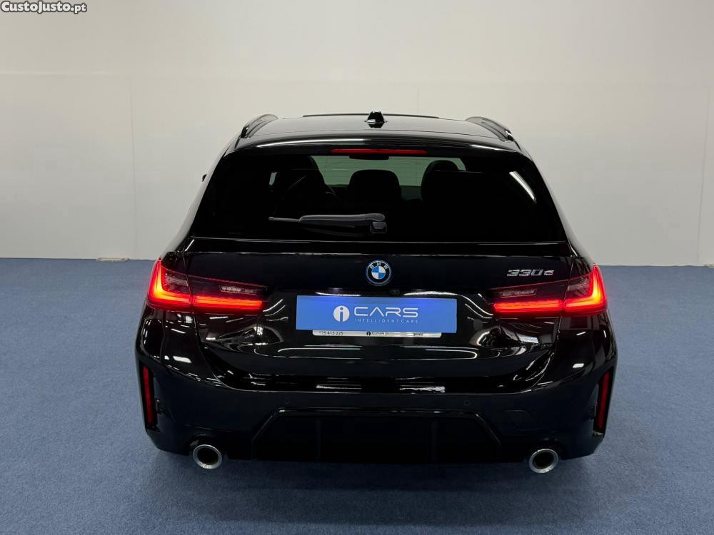 BMW 330 e Touring Pack M Aut — fotografia 15