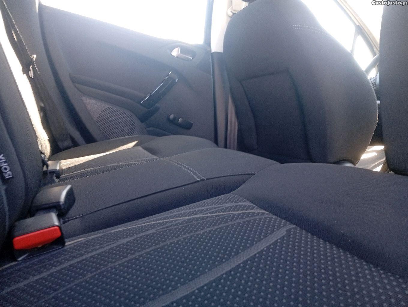 Peugeot 208 1.0 VTi Active GPS - 13 foto 4