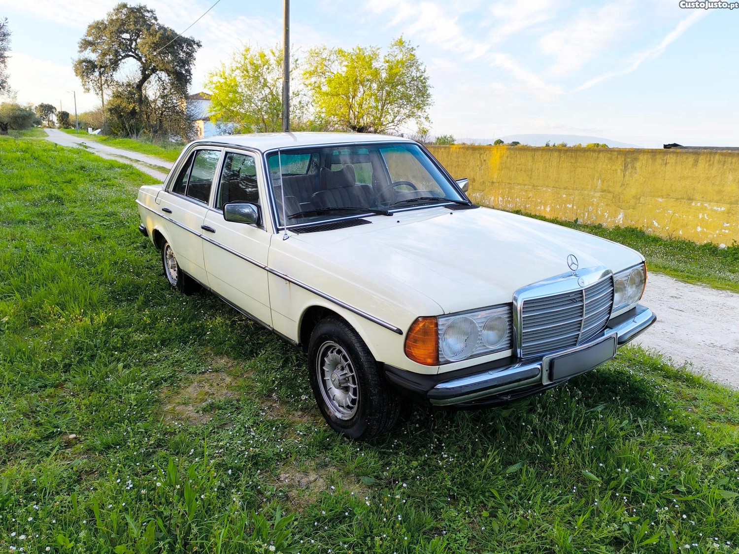 Mercedes-Benz  W123 200D foto 4