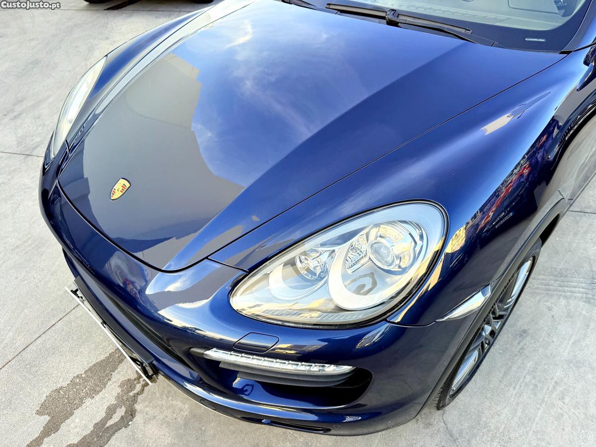 Porsche Cayenne Turbo — fotografia 4