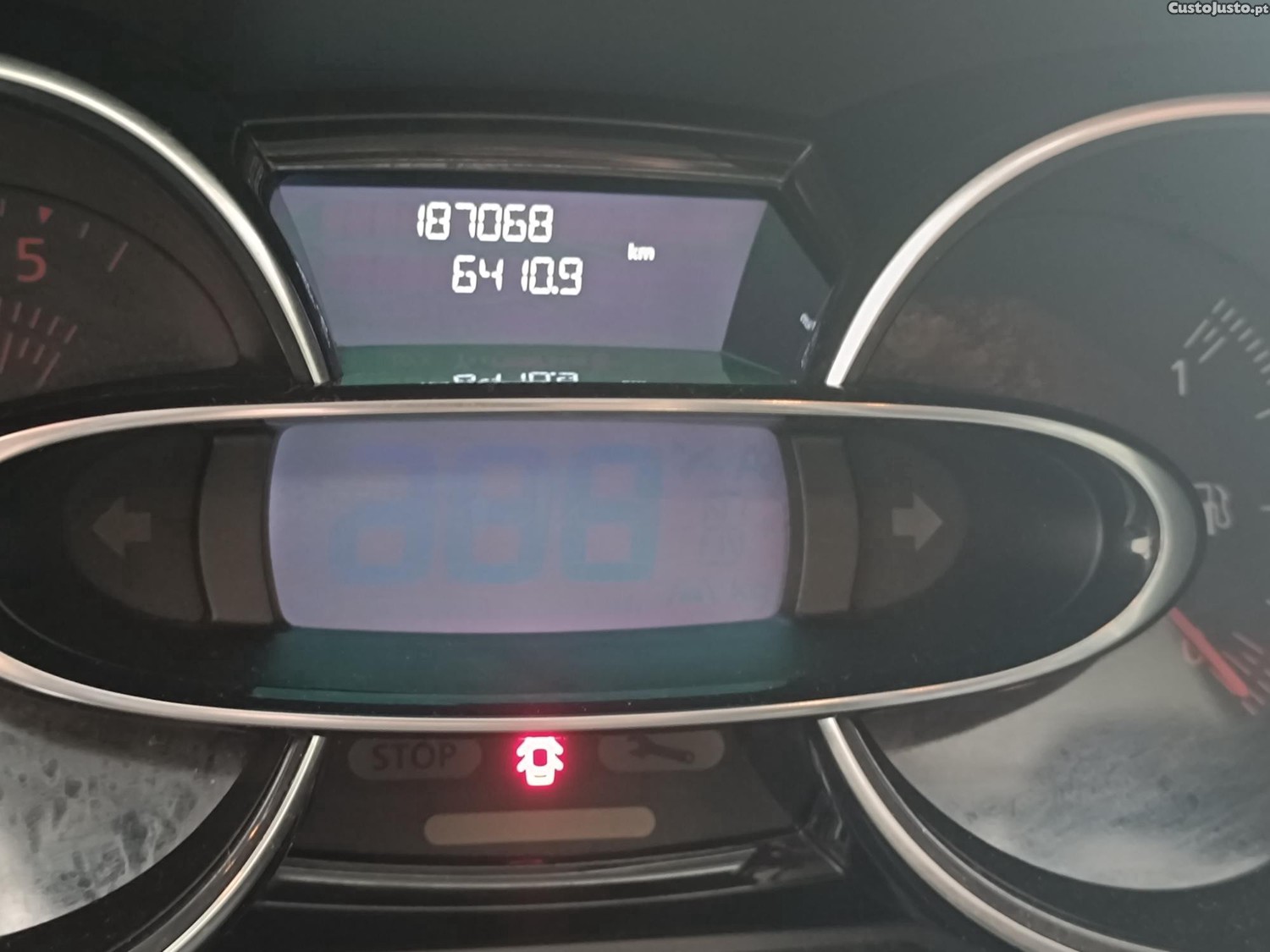 Renault Clio Grandtour1.5 DCi EDC — fotografia 5
