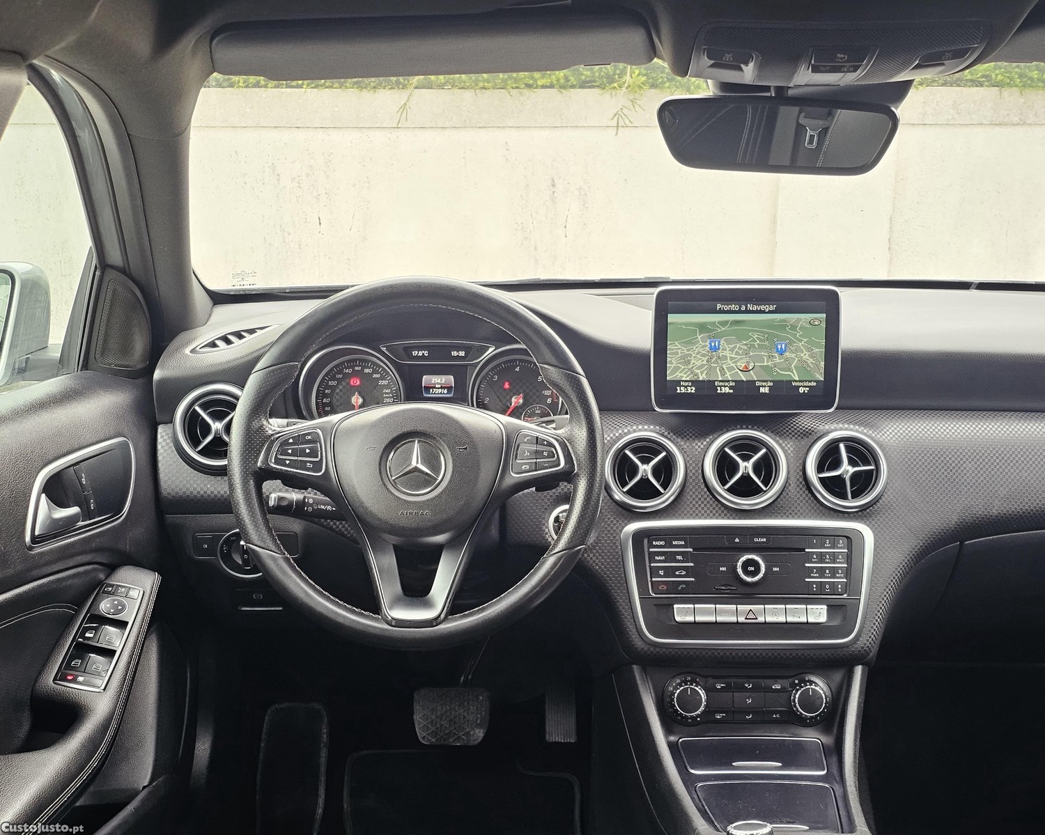 Mercedes-Benz A 200 7G-DCT urban — fotografia 7