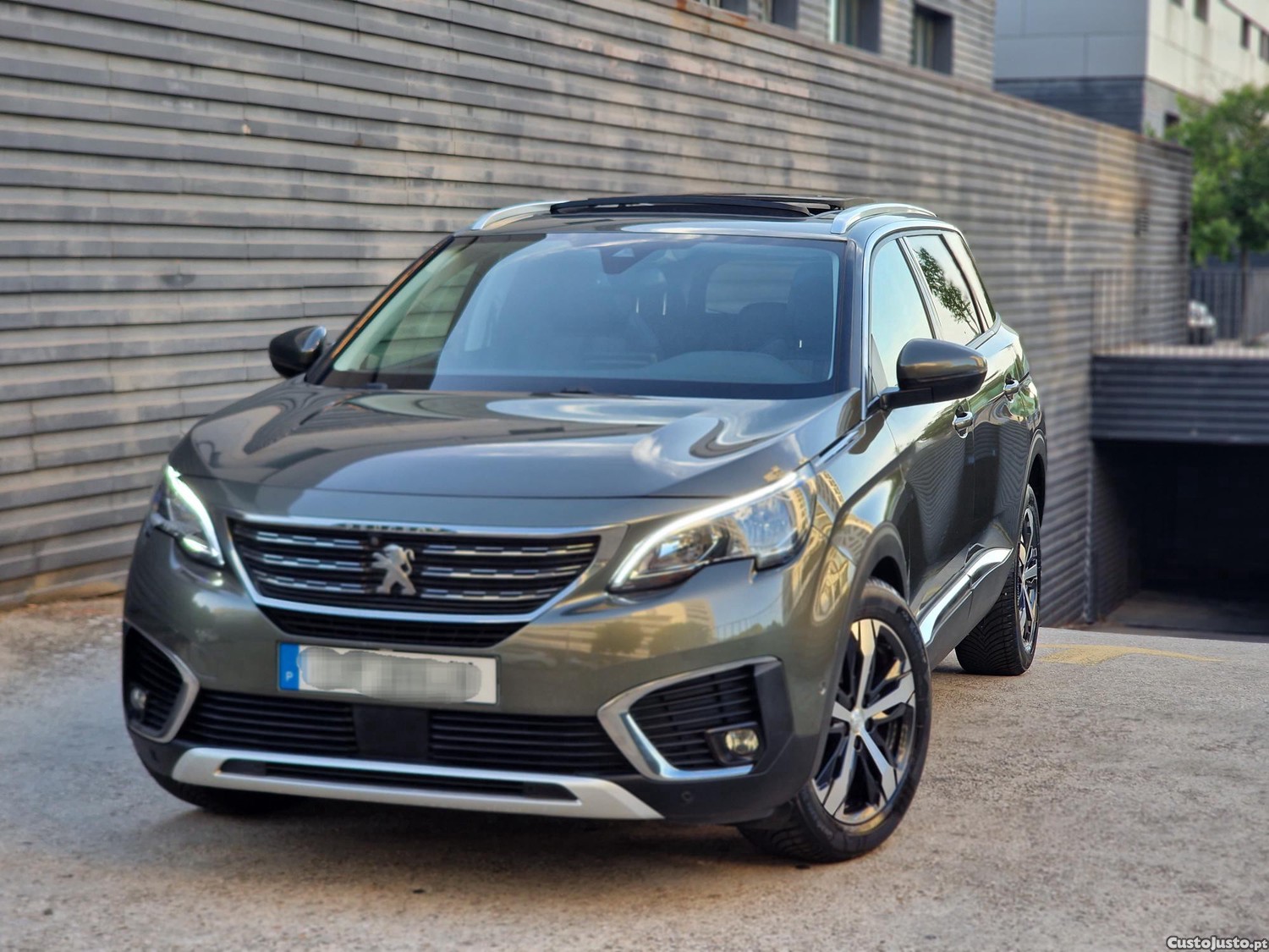 Peugeot 5008 1.2 Puretech Allure teto panoramico — fotografia 17
