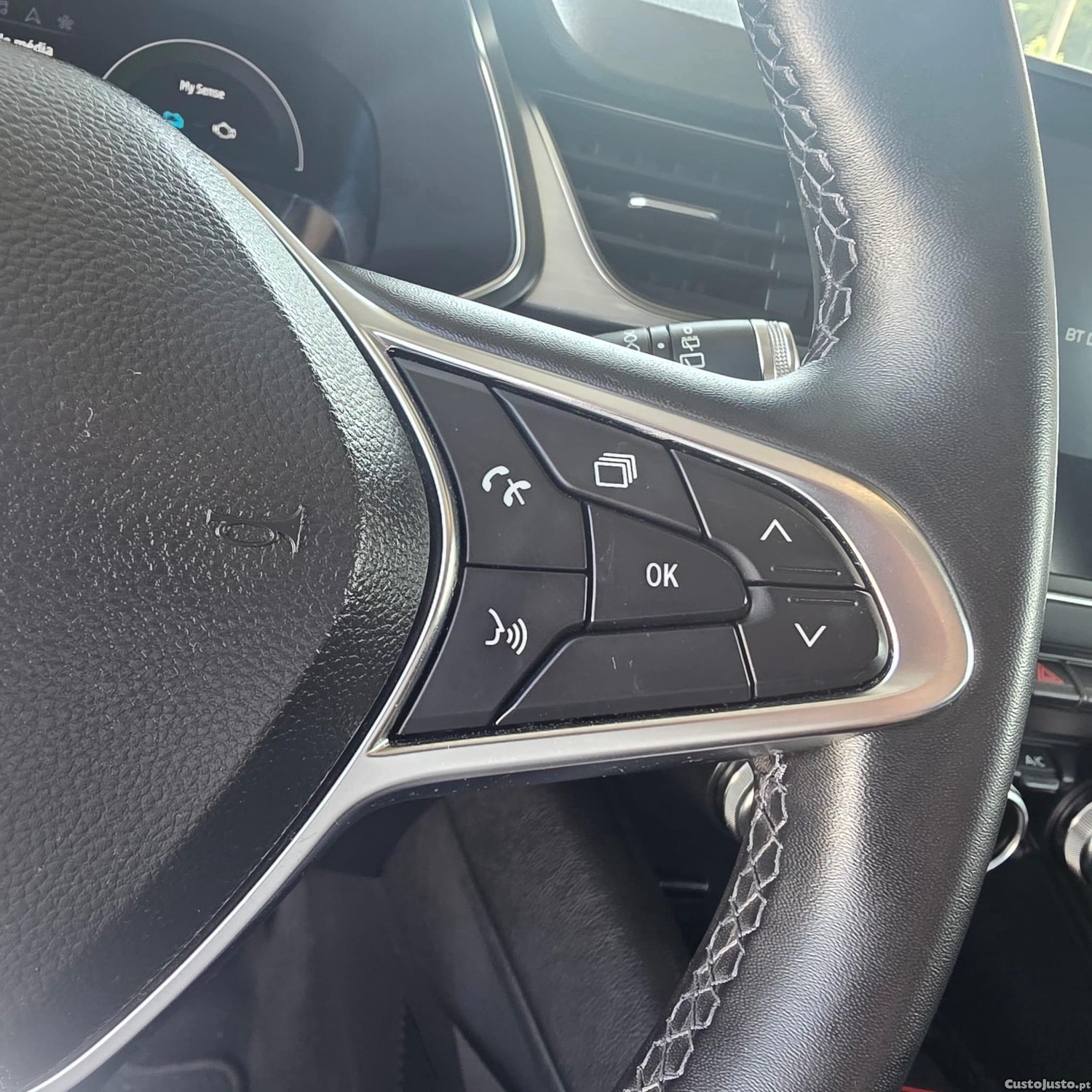 Renault Captur 1.6 E-Tech Plug-In Exclusive — fotografia 4