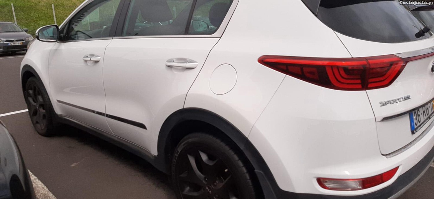 Kia Sportage 2.0 GT Line - 16 foto 3