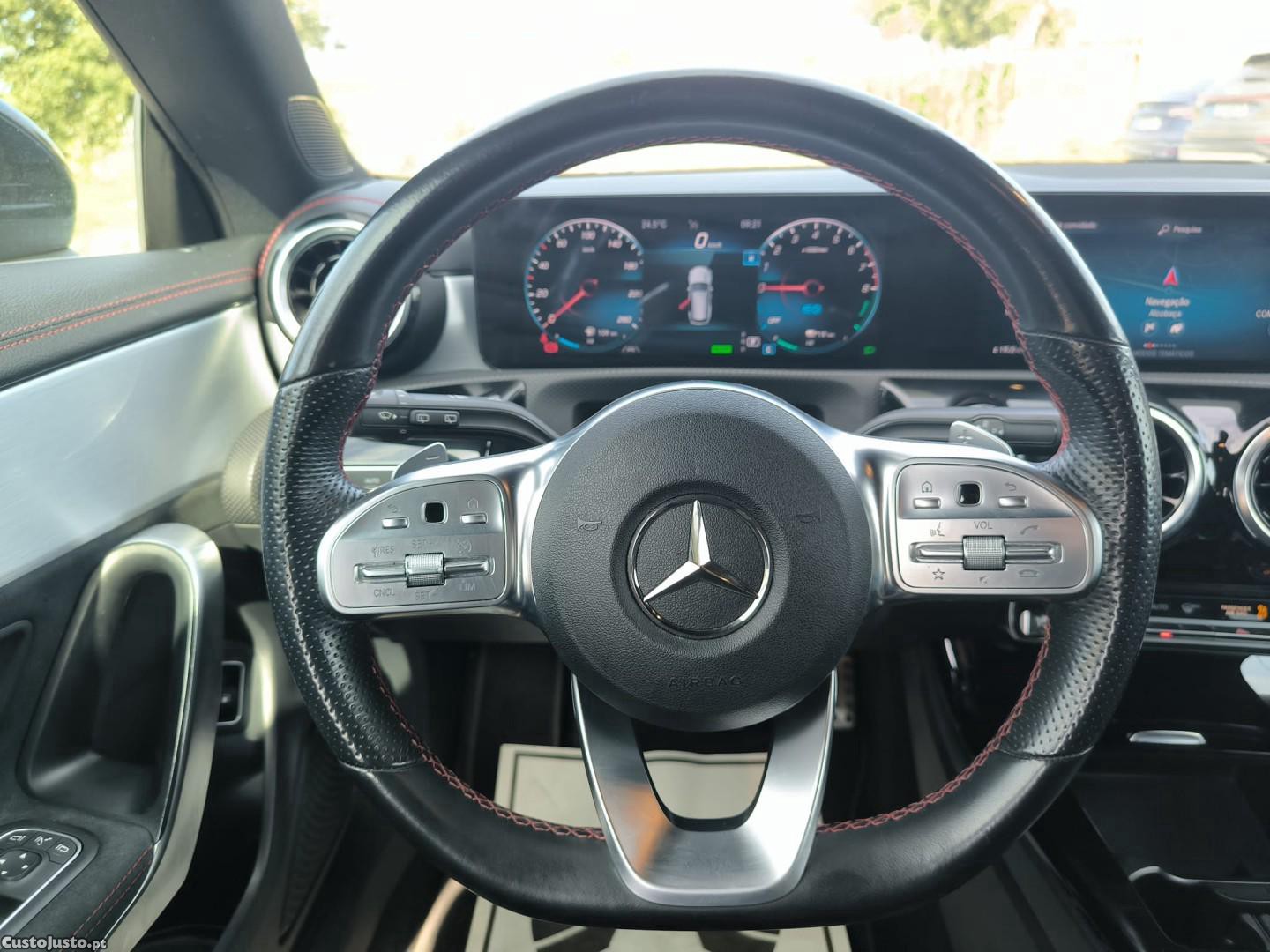Mercedes-Benz CLA 250 e Shooting Brake AMG Line — fotografia 8