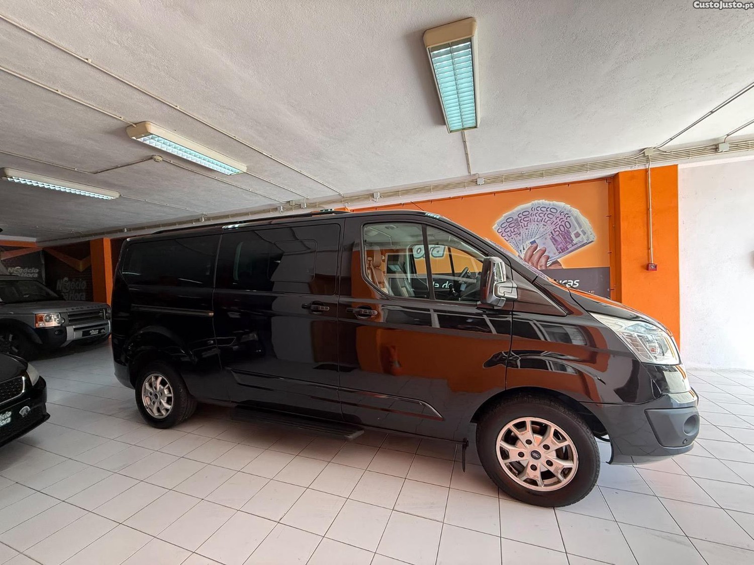 Ford Tourneo Custom 2.2 Duratorq TDCI 9 Lugares - 09 — photo 4