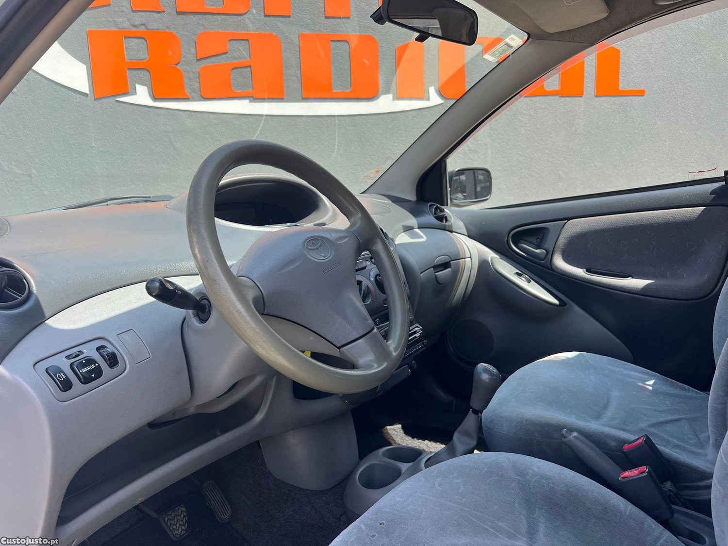 Toyota Yaris 1.0 Base C/Radio — fotografia 9