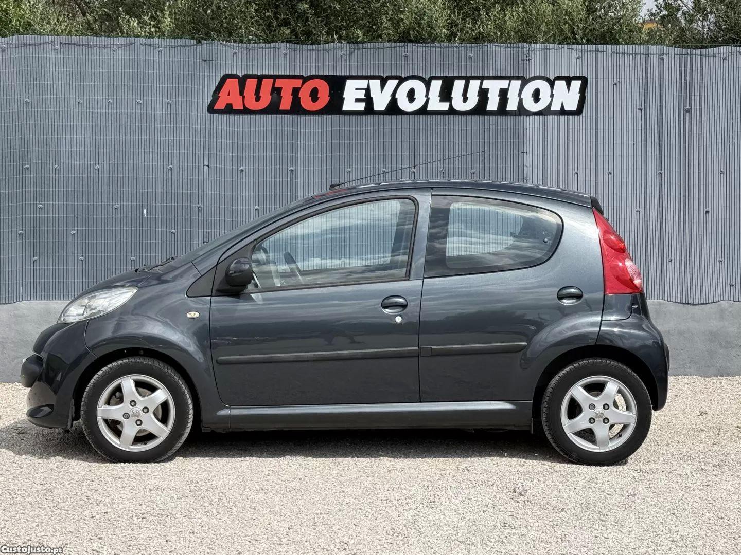 Peugeot 107 1.4 hdi trendy - 08 foto 2
