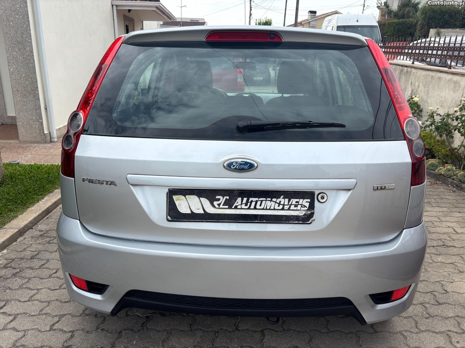 Ford Fiesta 1.4 TDCi Trend — fotografia 11