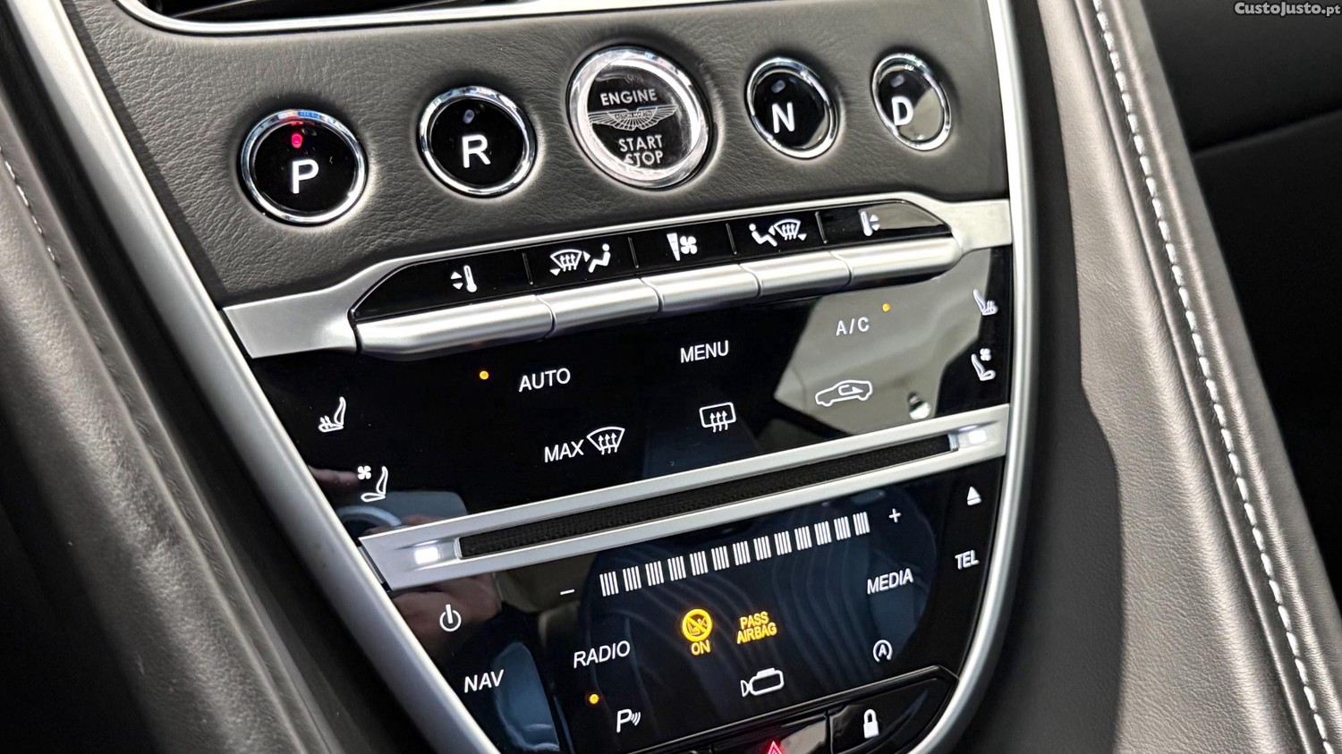 Aston Martin DB 11 — fotografia 3