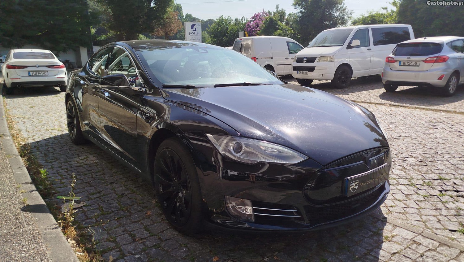 Tesla Model S 85 — fotografia 13