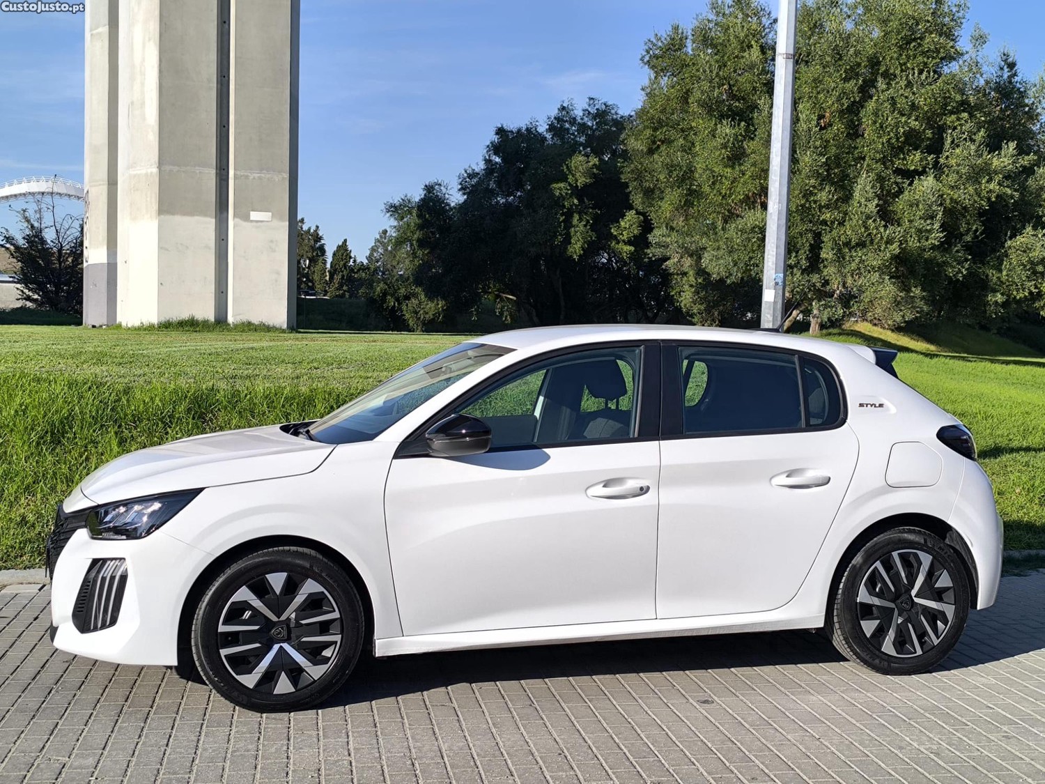 Peugeot 208 1.2 PureTech SE Style - 24 — photo 2