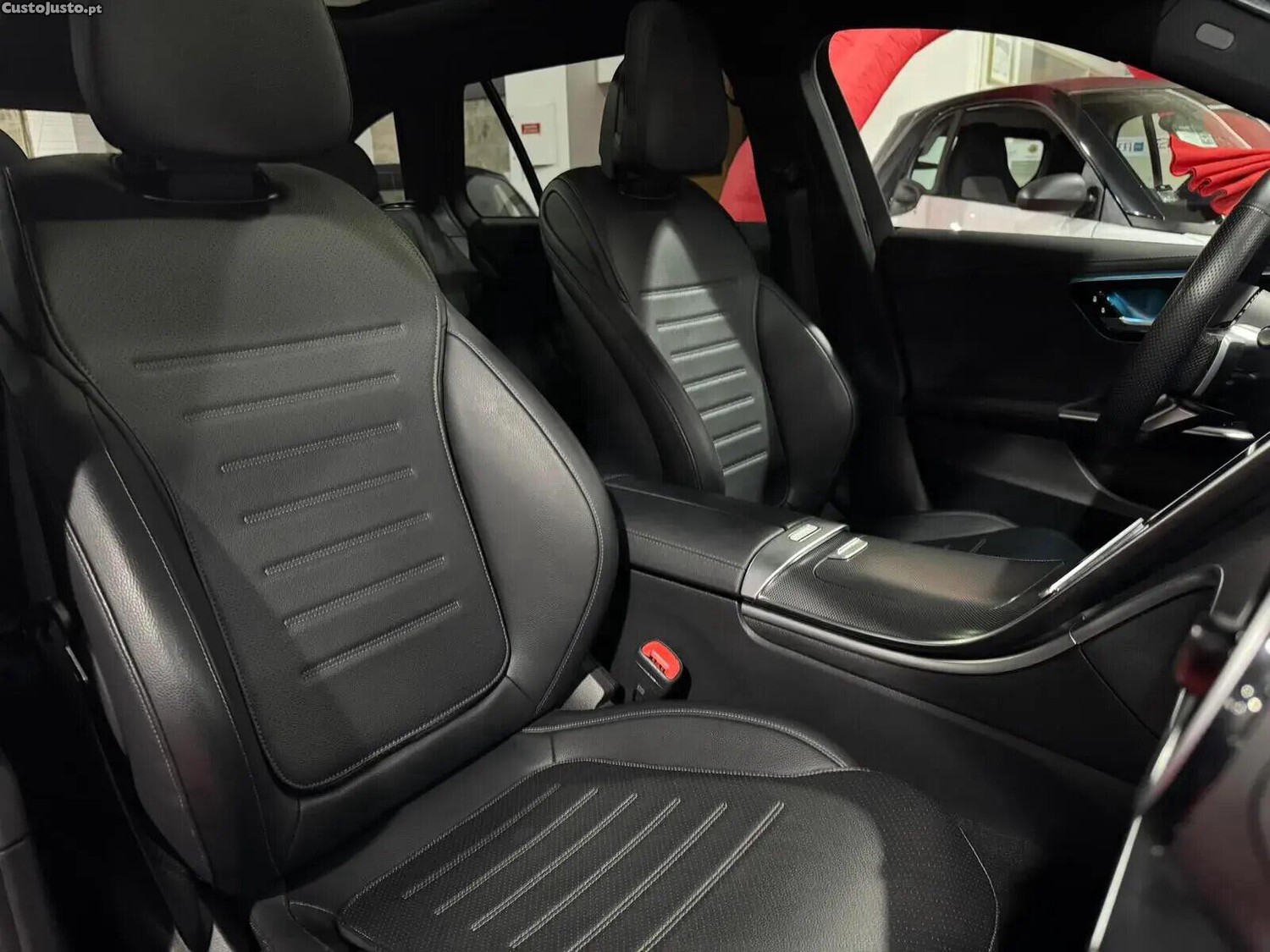 Mercedes-Benz C 300 e AMG Line — fotografia 4