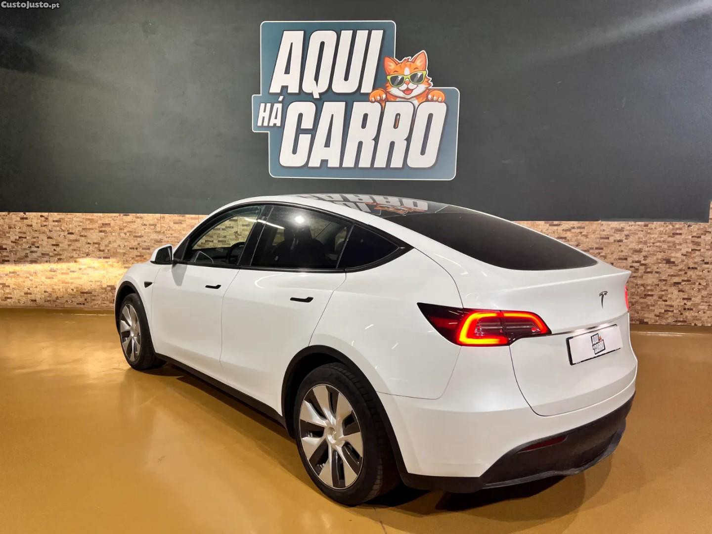 Tesla Model Y RWD — fotografia 12