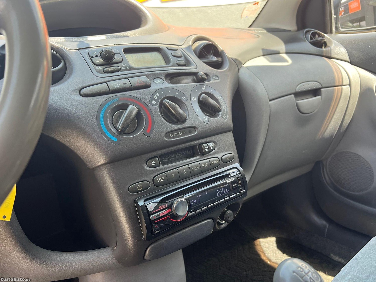Toyota Yaris 1.0 Base C/Radio — fotografia 6